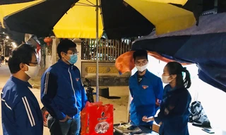 Thanh niên trực xuyên đêm nơi cửa ngõ Thủ đô