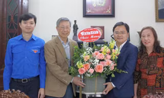 Ban Bí thư T.Ư Đoàn tri ân các thầy cô giáo, nhà giáo lão thành