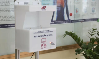 "Trình làng" thiết bị sát khuẩn tự động “Made by sinh viên“