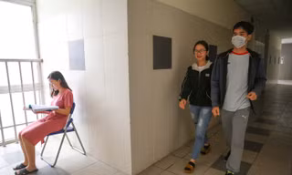 Sinh viên ĐHQG Hà Nội tránh dịch trong kí túc xá