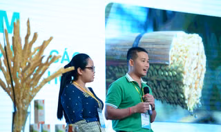 Đôi vợ chồng trẻ giành giải Nhất khởi nghiệp, với sản phẩm “Mát xa hoa dừa lấy mật”