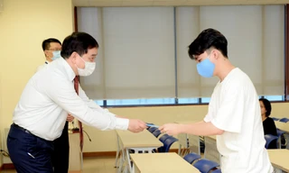 Trường ĐH Kinh tế Quốc dân hỗ trợ sinh viên phòng dịch trong ngày đi học trở lại