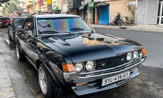Xế cổ Toyota Celica hàng hiếm xuống phố Sài Gòn