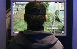 Mải chơi game, bỏ mặc mẹ già tới chết