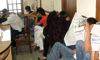 Xanh mặt vì quý tử nghe 'chém gió', phê 'pin' cả ngày