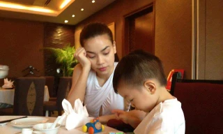 Hà Hồ bực mình vì ảnh con trai bị đưa ra đàm tiếu