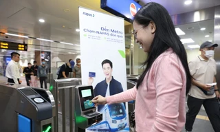 Sắp có thẻ "đa-zi-năng" cho teen TP.HCM: Đi xe buýt, lướt metro gói gọn trong một chạm 