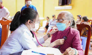 Đoàn viên, thanh niên tích cực tham gia chăm sóc sức khỏe cho người dân