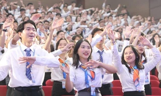 Khiemslays, Phương Mỹ Chi, Gia Bảo tỏa sáng tại Đại hội Đại biểu Sinh viên Việt Nam TP.HCM