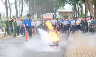 Thanh niên tham gia tuyên truyền, tập huấn phòng cháy chữa cháy cho người dân