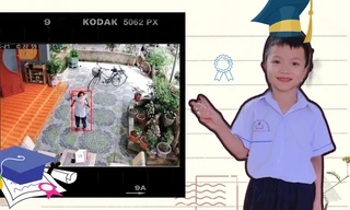 Đoạn clip em bé khoe giấy khen với bố qua camera khiến ai xem cũng xúc động