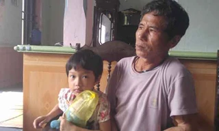 Ông Khanh và cháu nội