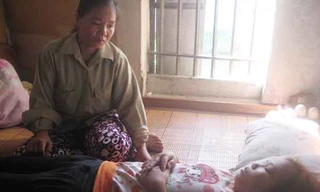 Góa bụa nuôi con bệnh hiểm nghèo