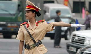 ‘Phái đẹp’ làm cảnh sát giao thông tốt hay không?