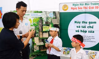 Chế vỏ hộp sữa thành mái nhà không gỉ