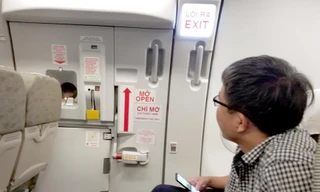 Nhiều hành khách đi máy bay nhầm cửa thoát hiểm là cửa nhà vệ sinh nên tự ý mở, hành động này gây nhiều thiệt hại cho các hãng hàng không. Ảnh minh họa.