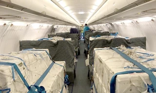 Máy bay chở khách được sử dụng chở hàng thời gian qua do dịch COVID-19. Ảnh minh hoạ.