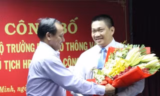 Ông Phạm Hồng Quang (phải) chính thức thành Tổng giám đốc VEC từ ngày 1/2 tới.