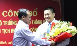 Ông Phạm Hồng Quang (phải) chính thức thành Tổng giám đốc VEC từ ngày 1/2 tới.