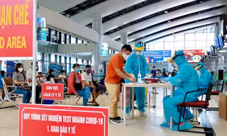 Bộ GTVT tiếp tục đề xuất thí điểm mở lại đường bay thường lệ quốc tế từ ngày 15/12 tới, sau nhiều lần chuẩn bị xong phải rút.