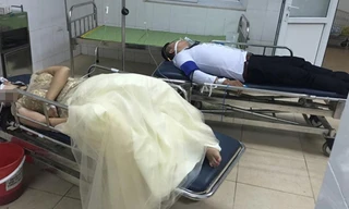 Cặp nam nữ được phát hiện trong tình trạng nguy kịch, trên người họ lúc đó vẫn mặc trang phục cô dâu, chú rể. Ảnh: Facebook.