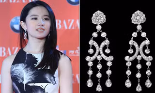 Đôi hoa tai Piaget Rose mà người đẹp đeo khi dự tiệc hồi tháng 9 có giá hơn 36.000 USD (tương đương 800 triệu đồng).