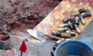 Số đạn M79 vừa được phát hiện dưới móng nhà. Ảnh: N.T.
