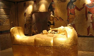 Cận cảnh kho báu trong hầm mộ Pharaông Ai Cập