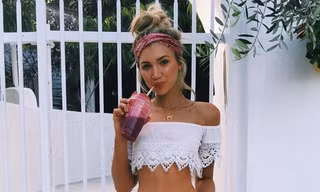 Gái trẻ kiếm hàng nghìn USD nhờ chụp ảnh selfie mỗi ngày