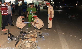 3 chiếc xe máy bị tông liên tiếp nhau.