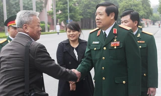 Đại tướng Phùng Quang Thanh, Bộ trưởng Quốc phòng đón tiếp thân mật Đoàn đại biểu Cựu chiến binh Trung Quốc.