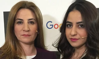 Hai chị em Vian (trái) và Deelan (phải). Ảnh: Siasat.