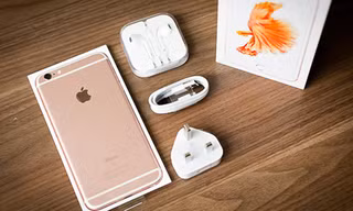 iPhone 6s bán tại Việt Nam đã rẻ hơn khi mua tại Apple Singpore.