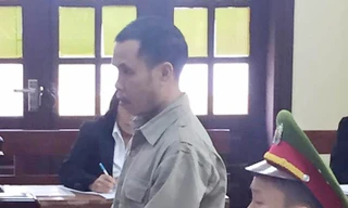 Hoãn tòa vụ dùng búa đinh đánh chết 3 người hàng xóm