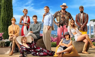 Phim hay Netflix: Glass Onion - sự hào nhoáng trống rỗng nấp sau những lớp thủy tinh