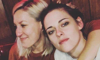 "Bạch Tuyết" Kristen Stewart chính thức đính hôn với bạn gái nhà văn sau 2 năm hẹn hò