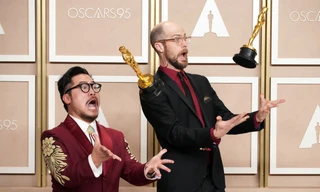 Thông điệp từ bộ đôi Daniels - chủ nhân 7 tượng vàng Oscar: Đừng bao giờ từ bỏ ước mơ!