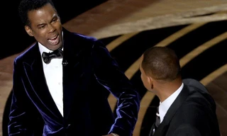 Đùa khiếm nhã, Chris Rock bị Will Smith "đi đường quyền" ngay trên sân khấu Oscar 2022