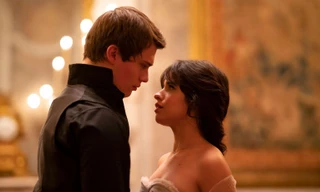 "Cinderella" (2021): "Nỗ lực ảo" đáng thất vọng trong việc làm mới câu chuyện nàng Lọ Lem