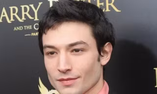 "The Flash" Ezra Miller xin lỗi vì loạt bê bối đời tư, thừa nhận đang điều trị tâm thần