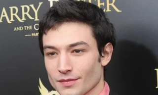 "The Flash" Ezra Miller xin lỗi vì loạt bê bối đời tư, thừa nhận đang điều trị tâm thần