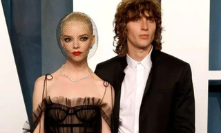 Nàng thơ Anya Taylor-Joy của "The Queen's Gambit" bất ngờ lên xe hoa