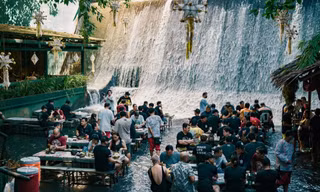 Không thể bỏ lỡ khi đến Philippines: Buffet tại nhà hàng bên thác nước đẹp đỉnh!