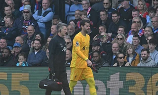 Liverpool nhận tin dữ trong lúc bay cao