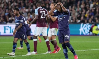 Thua sốc, Man City trở thành cựu vương ở cúp Liên đoàn Anh