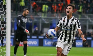 Juventus may mắn thoát thua ở derby d'Italia