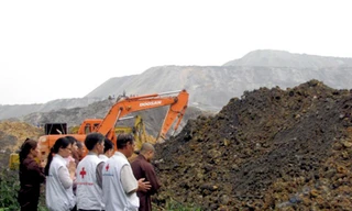 Các pháp sư được mời đến để cầu siêu cho các nạn nhân xấu số