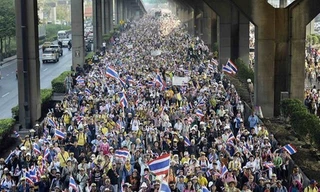 Dân Bangkok được khuyên trữ lương thực trước trận tái đấu