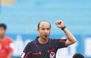 Trọng tài Ngô Quốc Hưng đã mắc sai lầm nghiêm trọng	Ảnh: VSI