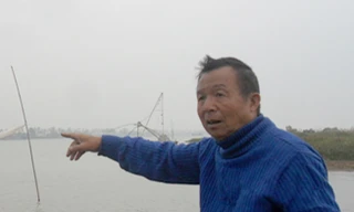 Gặp người hơn 20 năm vớt xác trên sông Hồng